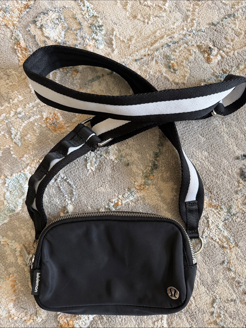 Lululemon Everywhere Crossbody Bag
